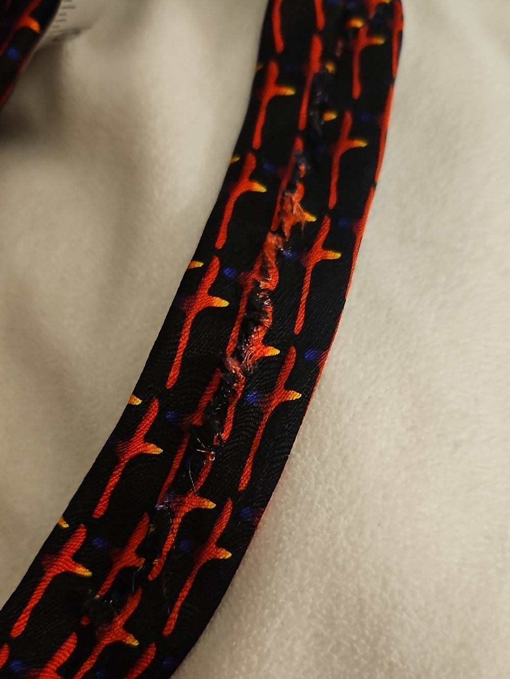 Vtg RM STYLES Artsy 1998 Cross Repeat Blend Silk Tie - Picture 10 of 10